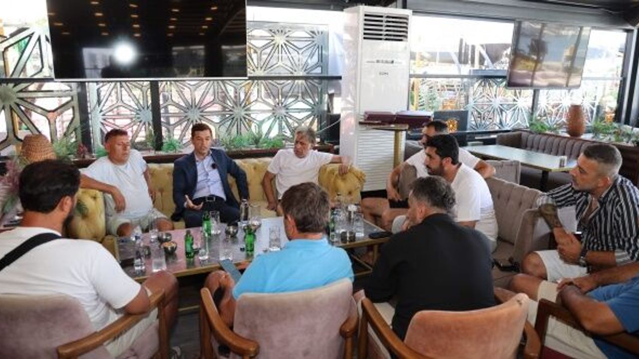 Marmaris Belediye Başkanı Ünlü, Barlar Sokağı esnafı ile görüştü