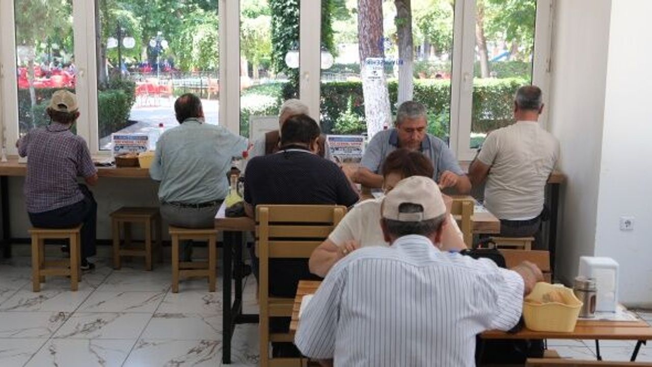 Aydın Büyükşehir Belediyesi’ne ait Park Kafe, uygun fiyatlarıyla beğeni topluyor