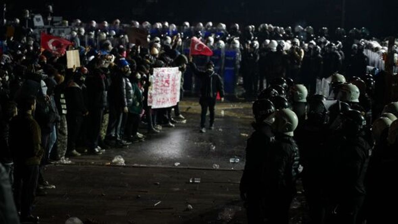 Birçok ilde şafak baskınları: Öğrenciler ve akademisyenler gözaltında