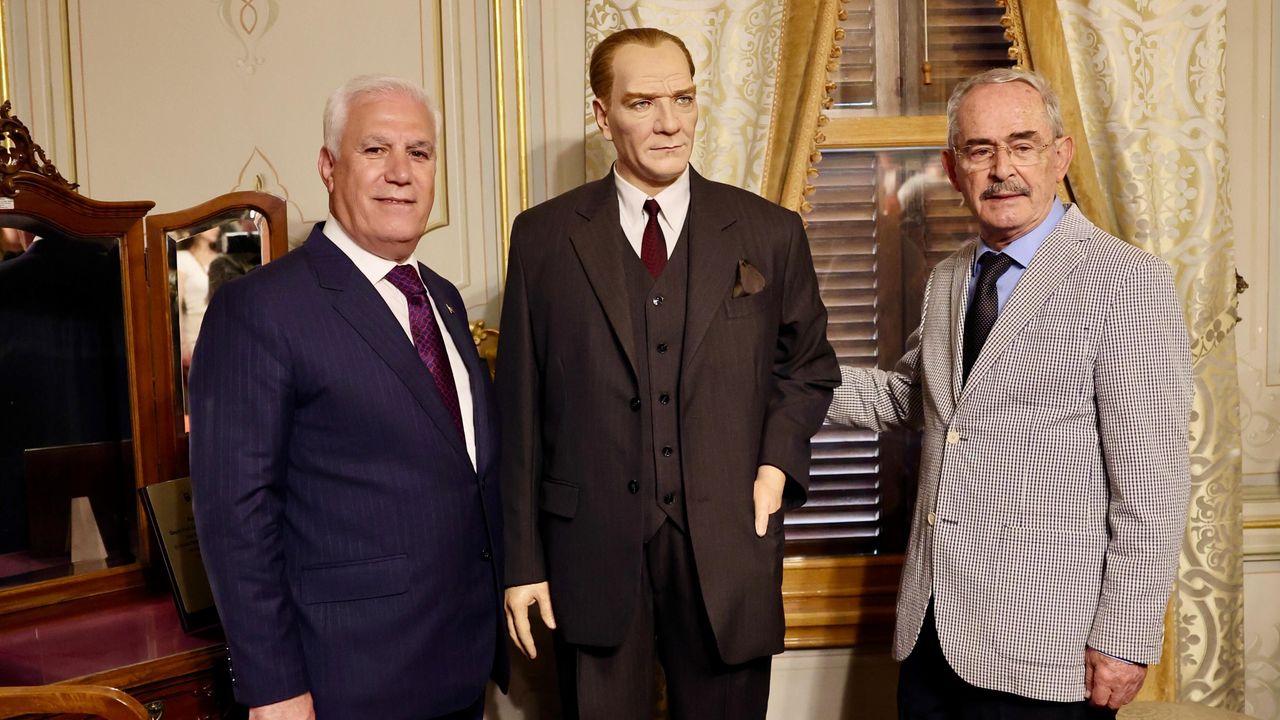 Atatürk’ün balmumu heykeli, Hünkâr Köşkü’nde sergileniyor