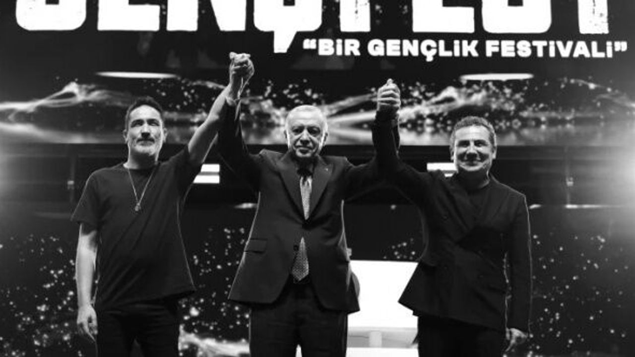 Sagopa Kajmer ve Ferhat Göçer AKP gençlik kolları etkinliğinde Erdoğan'la buluştu