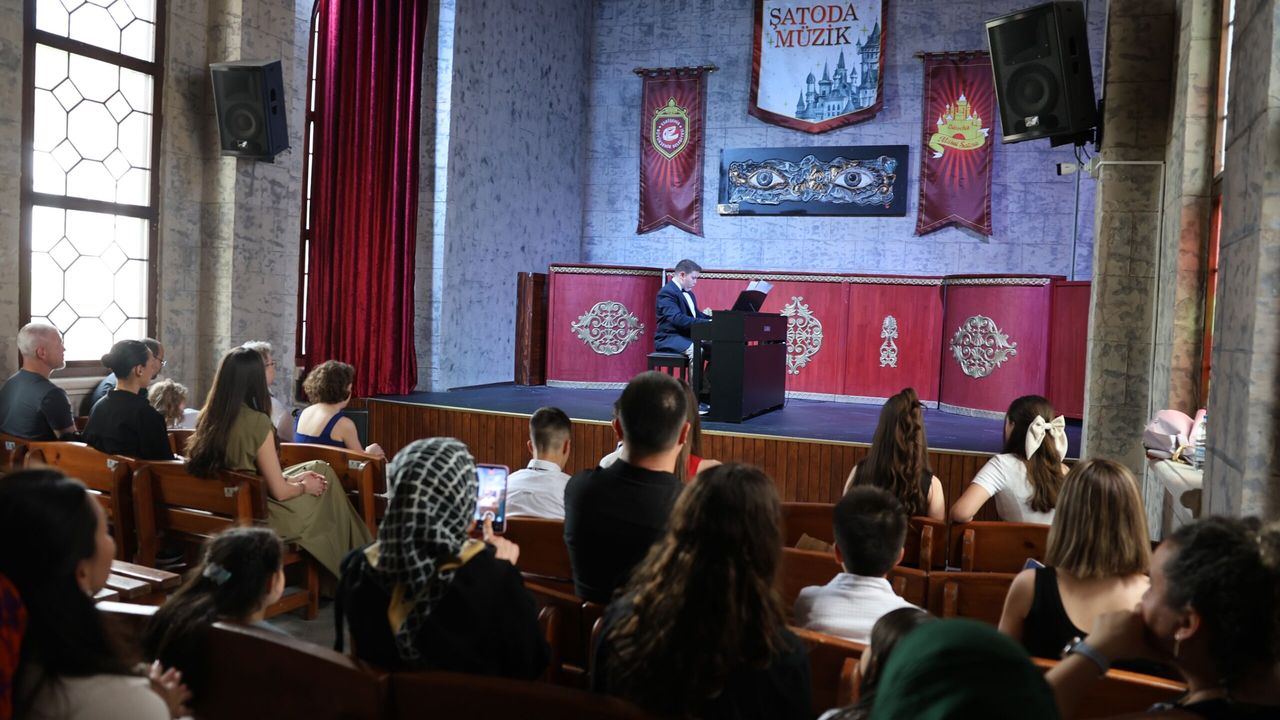 Şatoda konserler hız kesmeden devam ediyor