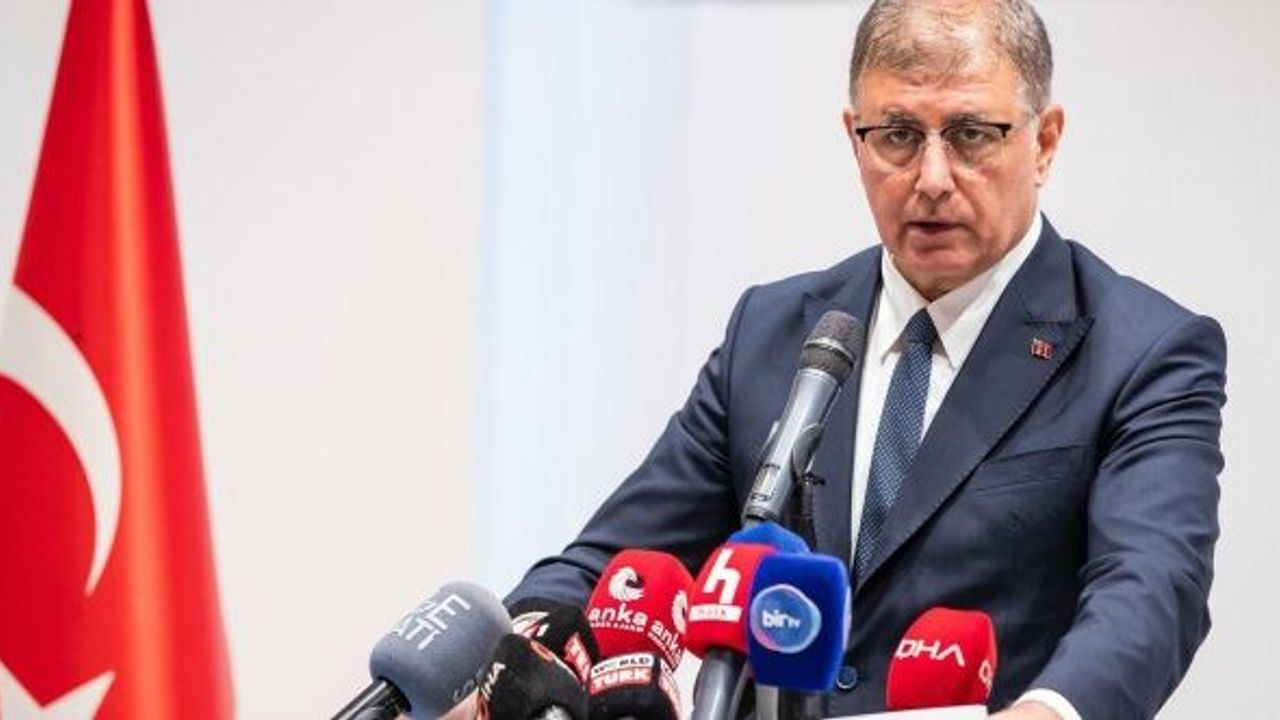 İzmir Büyükşehir Belediye Başkanı Cemil Tugay'dan kurultay davasına tepki: "Meşru değildir"