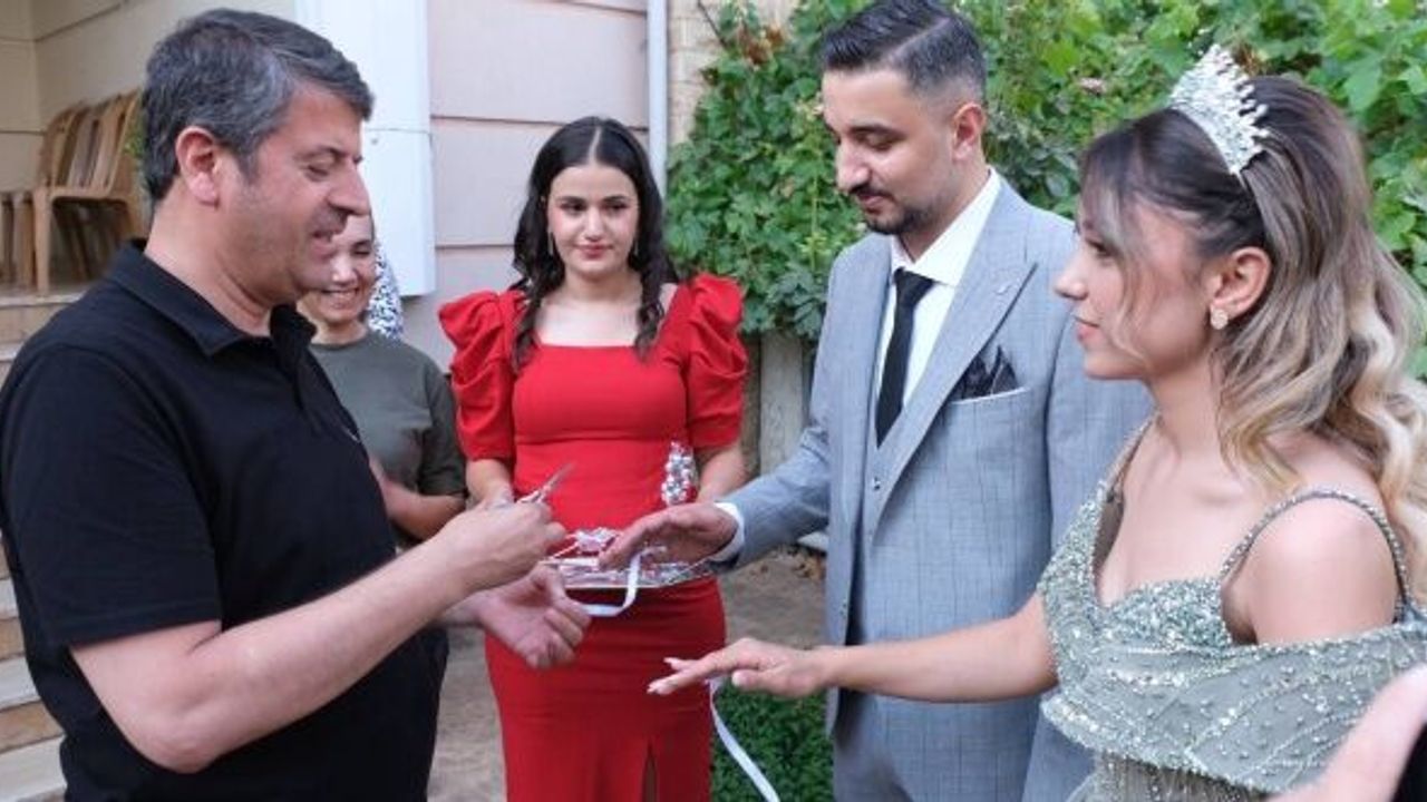 Başkan Tutdere ev hapsinde nişan yüzüğü taktı