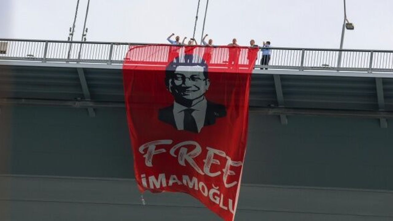 CHP'li vekillere 'Free İmamoğlu' fezlekesi