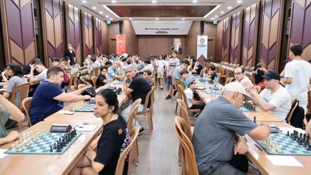 İlk hamleler yapıldı, Uluslararası Satranç Turnuvası coşkuyla başladı