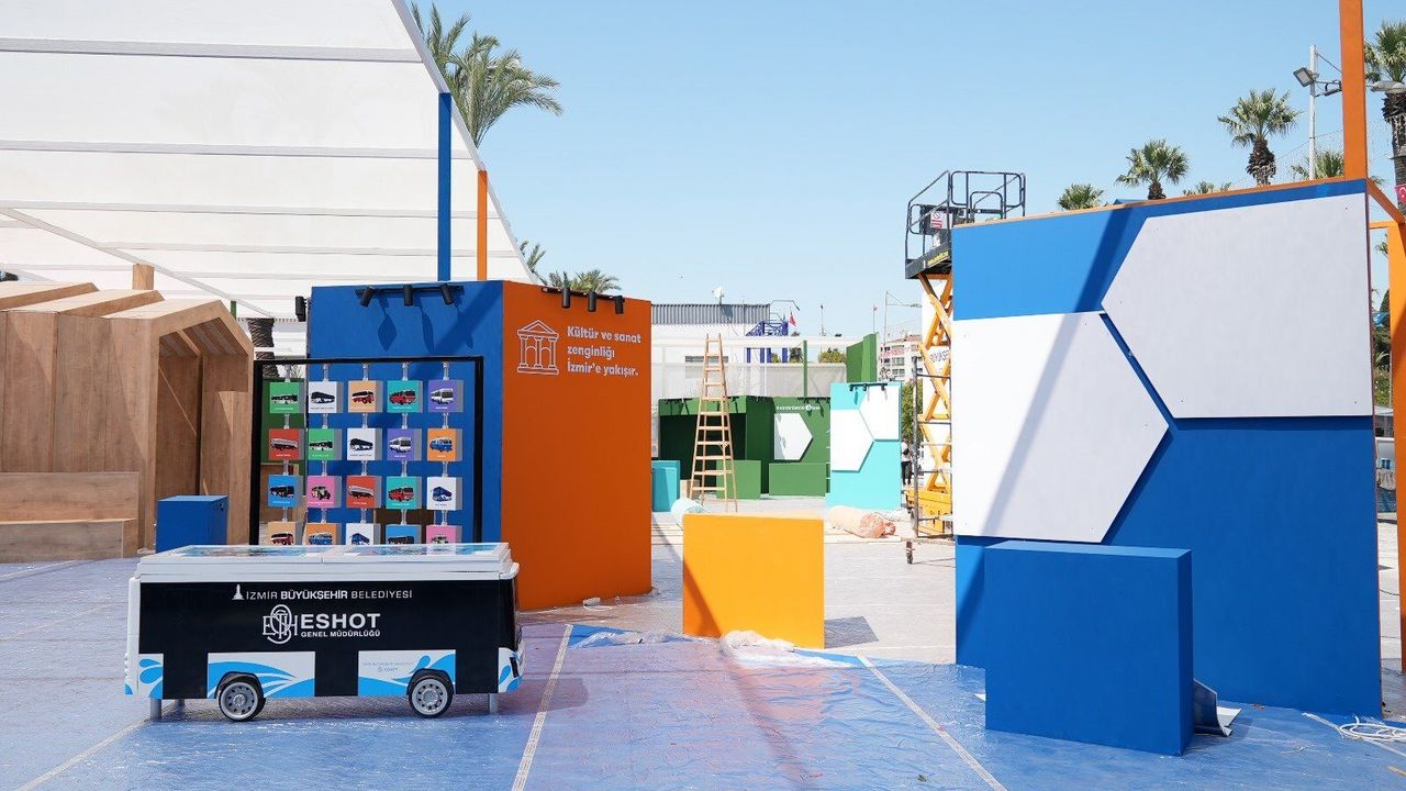 ESHOT standında ulaşım tarihine keyifli bir yolculuk var