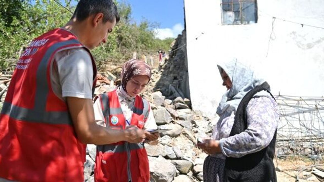 Manisa'da Deprem Mağdurlarına Yardım Eli