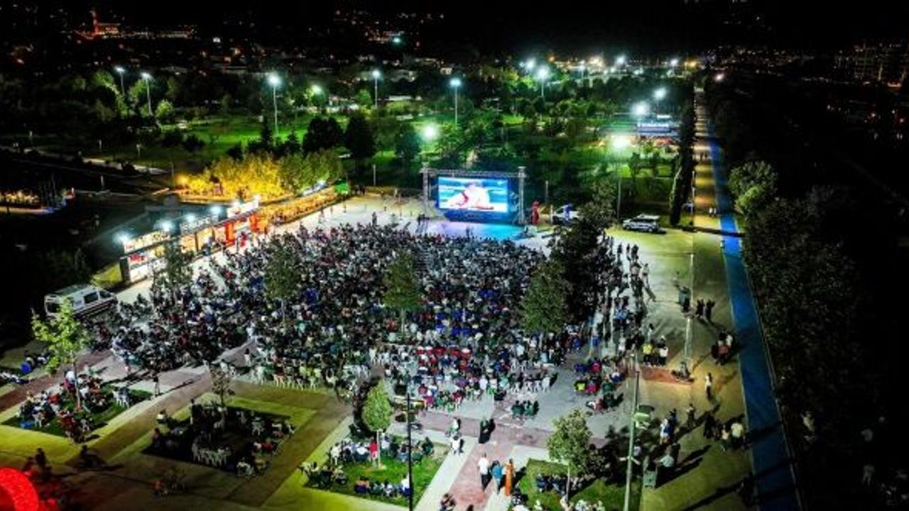 Bursa’da kalpler, 12 Dev Adam için attı