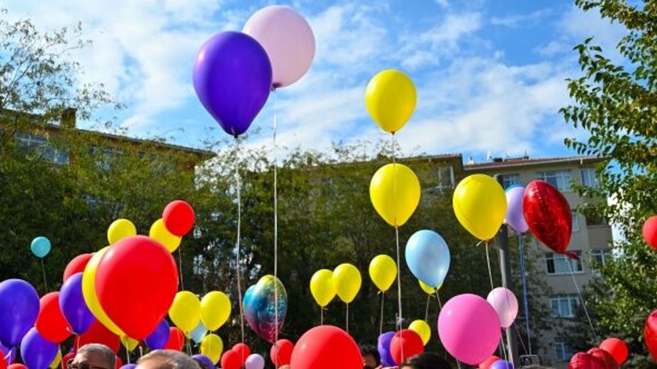 Beşiktaş'ta balonlar Atlas için gökyüzüne bırakıldı