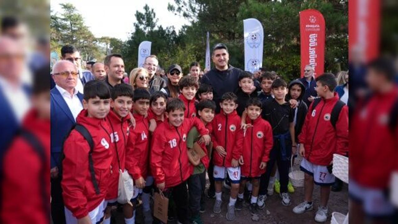 438 metre yükseklikte çilek festivali