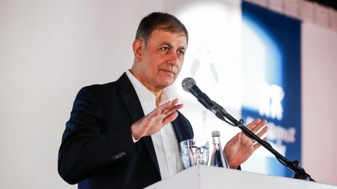 Cemil Tugay’dan TCDD’ye İZBAN çıkışı: “Ray kirasını kaldırın, 90 dakika hemen gelsin”