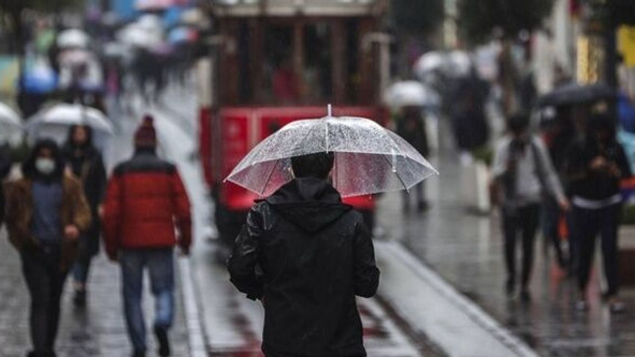 İstanbullular dikkat! AKOM uyardı: Hafta sonu kuvvetli sağanak geliyor!