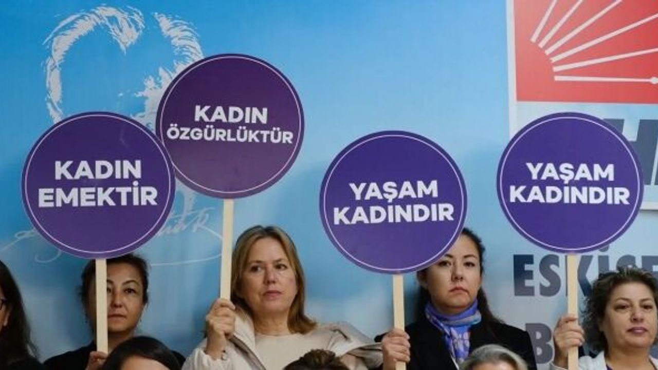 Kadınlar şiddete karşı ayakta: Taksim'de ve Türkiye'nin dört yanında eylemler...