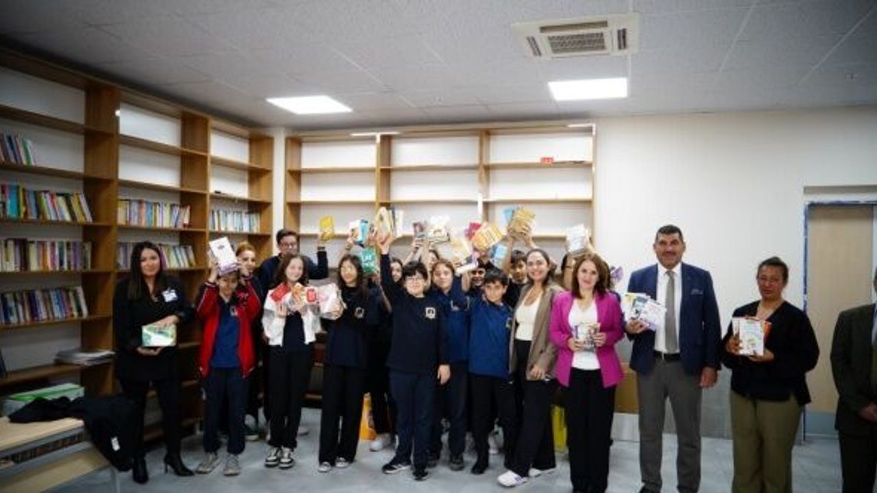Konyaaltı Belediyesi'nden kitap bağışı