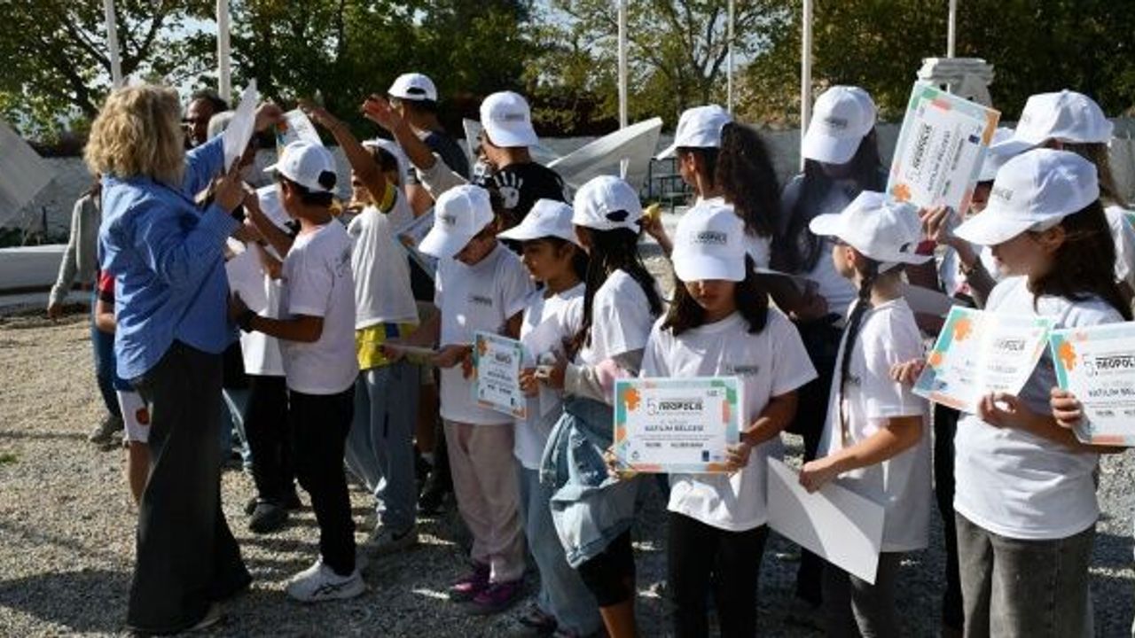 Neopolis küçük heykeltraşları ziyaret etti