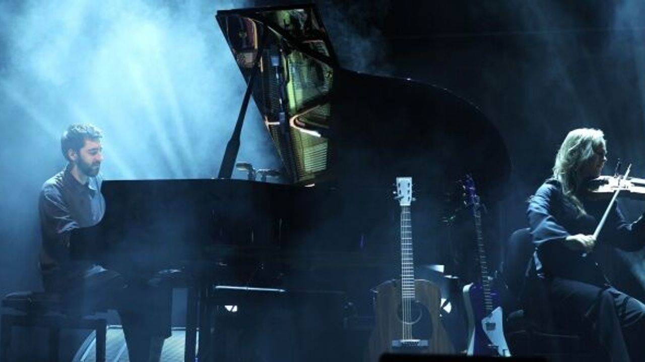 Dünyaca ünlü piyanist İzmir'de ayakta alkışlandı