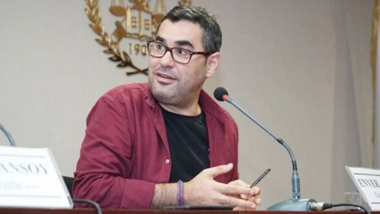 Enver Aysever, YouTube programındaki sözleri nedeniyle tutuklandı