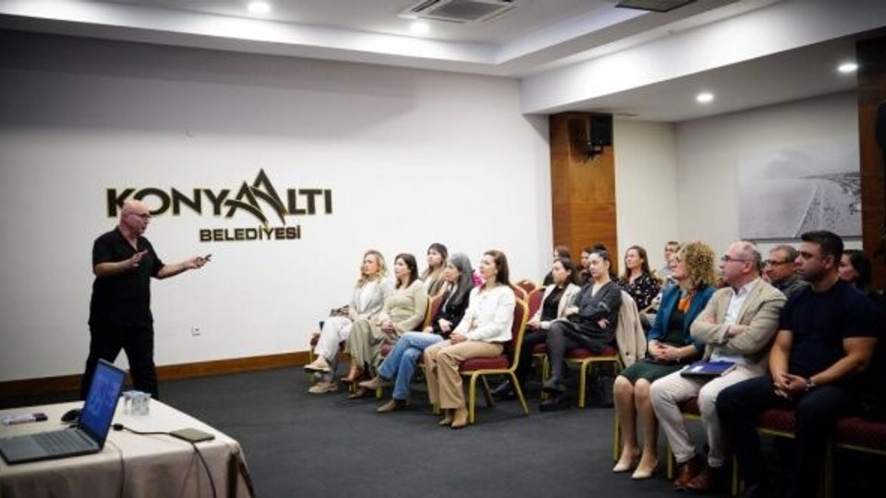 Konyaaltı yöneticilerine liderlik eğitimi verildi