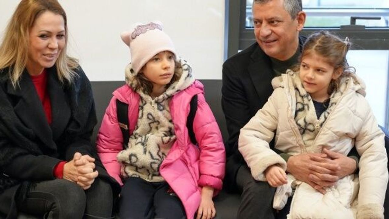 Özgür Özel, Ferdi Zeyrek’in kızlarını okula götürdü