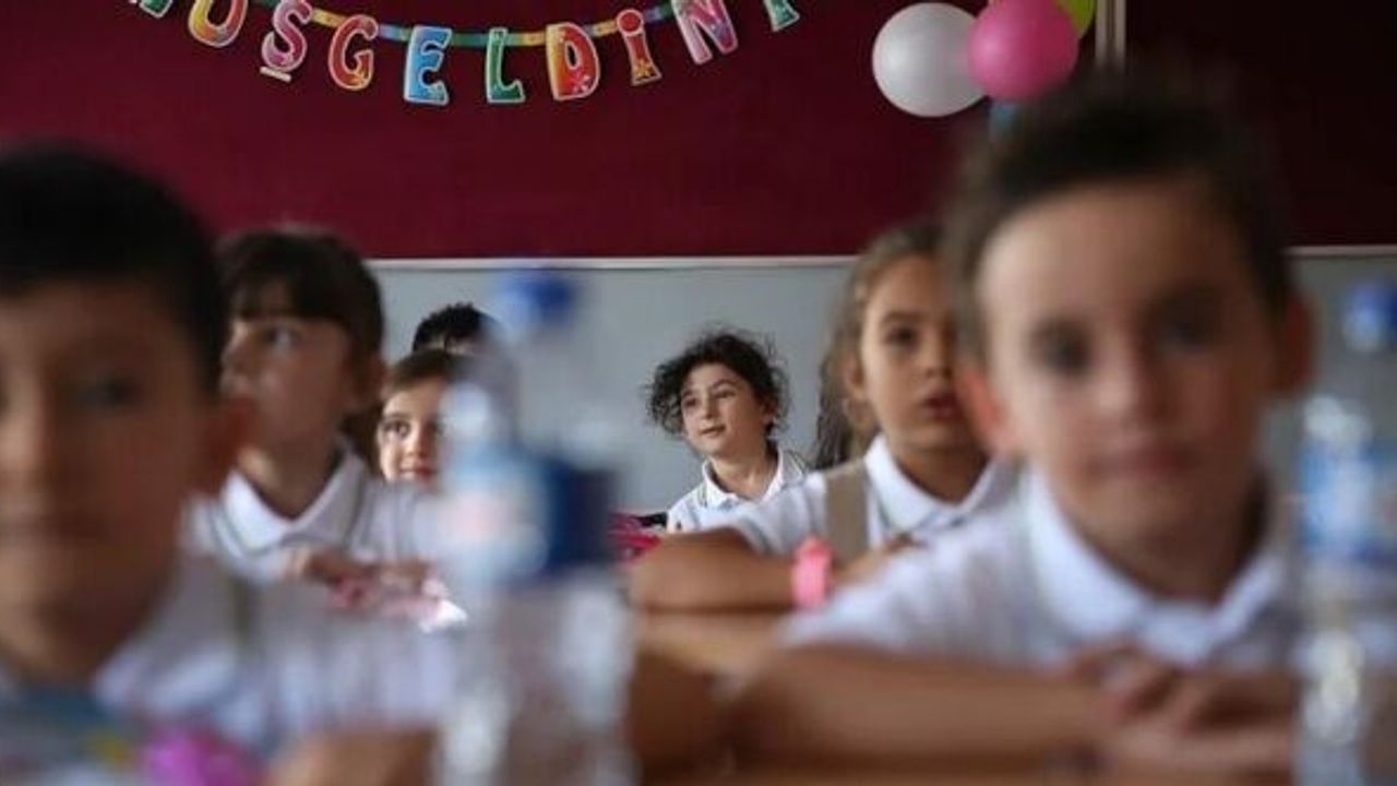 Sitem yerinde durmuyor: İlkokula başlama yaşı değişiyor
