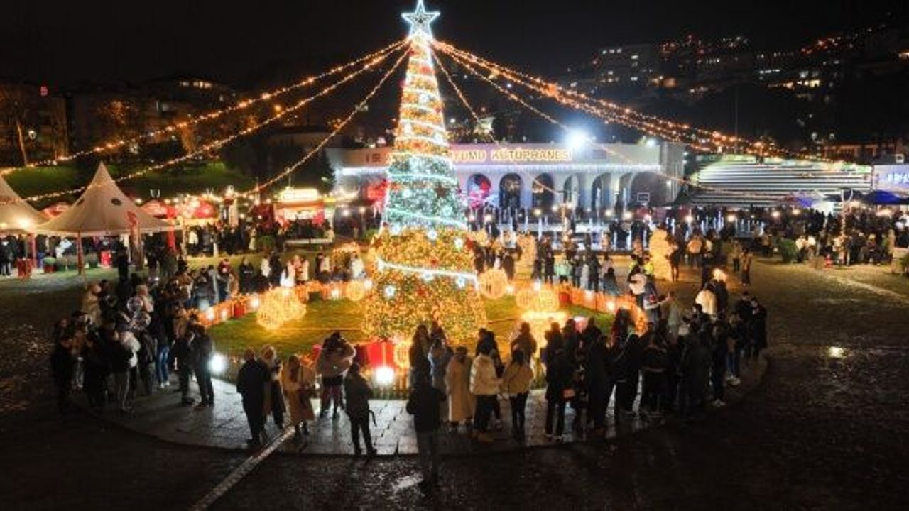 Yeni yıl coşkusu, ‘Bursa Yeni Yıl Meydanı’nda yaşanıyor