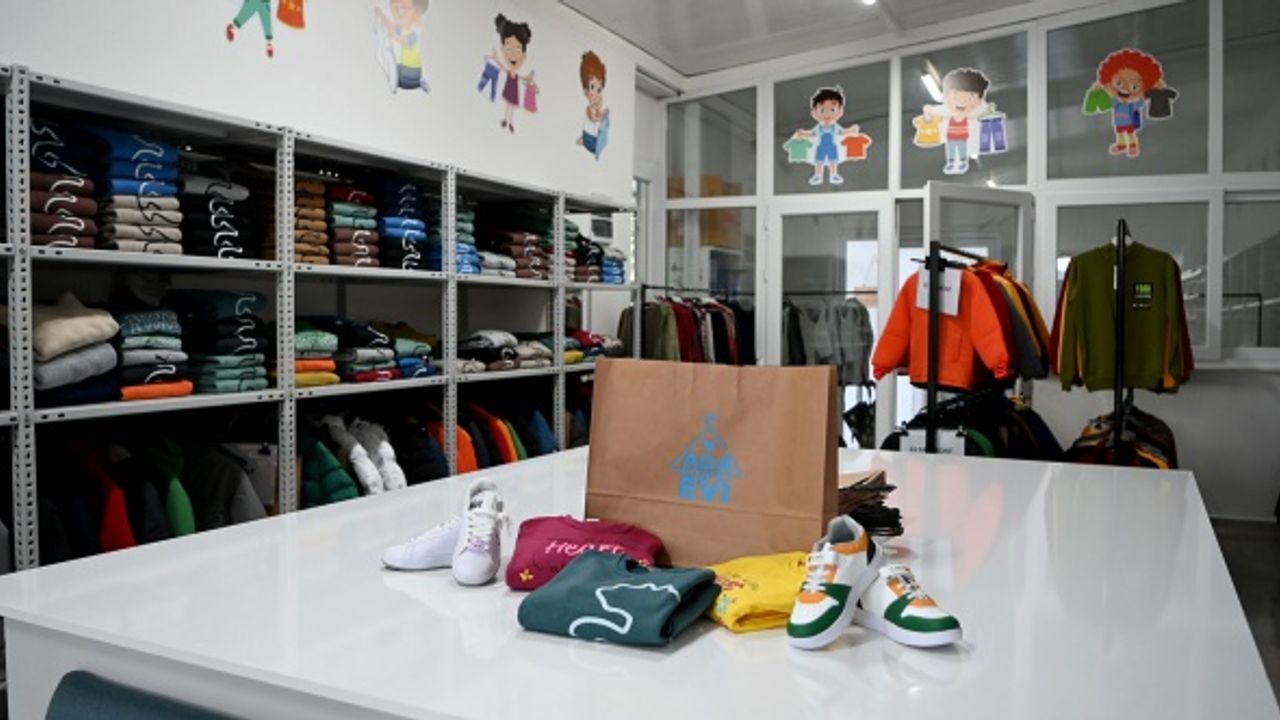 Ada Kıyafet Evi 272 çocuğun yüzünü güldürdü