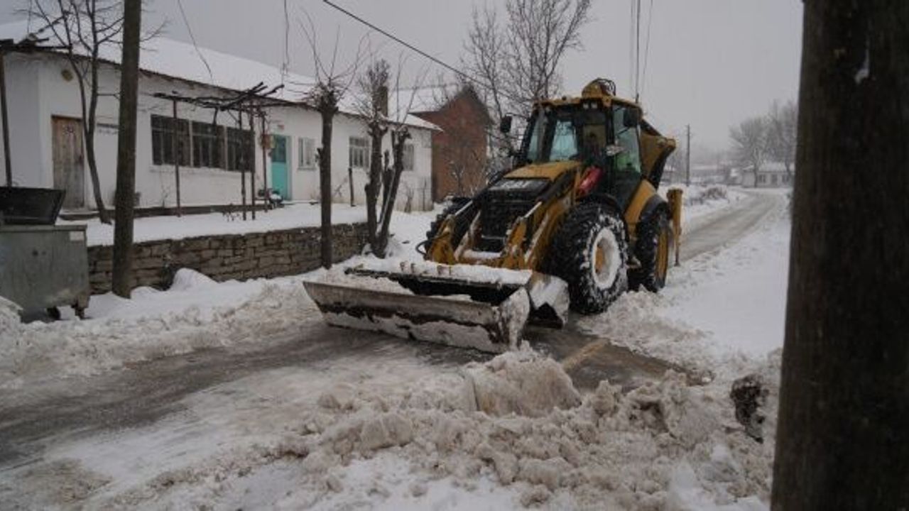 Balıkesir Büyükşehir Belediyesi karla mücadelede 7/24 sahada