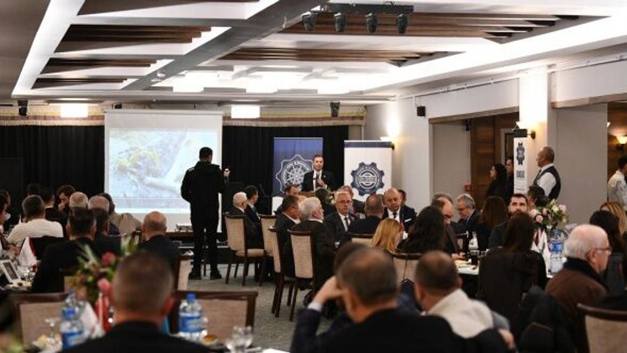 Bigadiçli üreticinin yüzünü Ahmet Akın güldürdü 