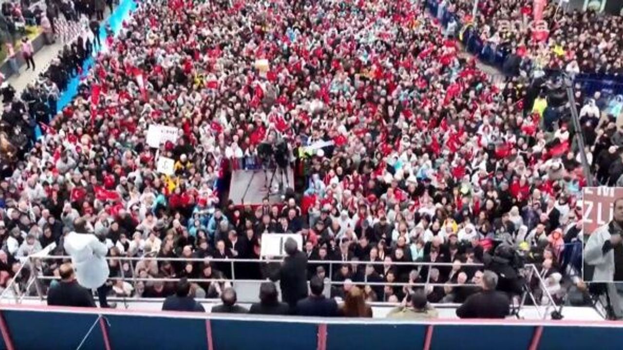 Denizli’de binlerce yurttaş yağmur altında CHP’nin 80’inci mitinginde