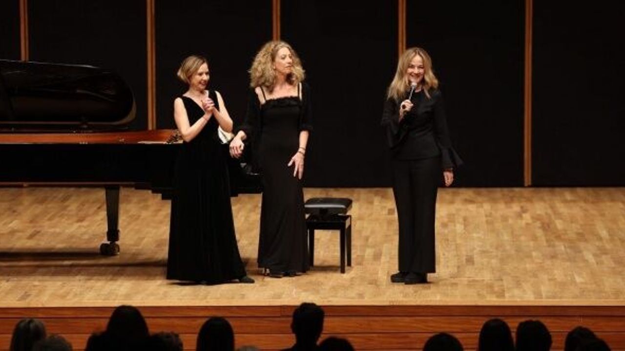 İki piyano, iki kültür: AASSM’de duygusal konser