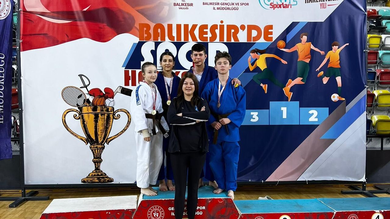 Balıkesir sporcuları güreş ve judoda madalyaları topladı