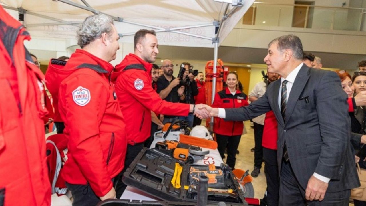 Cemil Tugay: Birden fazla yangın uçağı kiralamaya hazırız