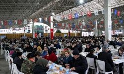 İzmir Büyükşehir Belediyesi ilk iftar sofrasını Gaziemir’de kurdu