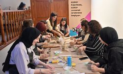 Bursa'da kadınlar seramik atölyesinde buluştu