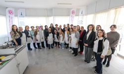 İzmir'de Mahalle Mutfağı açıldı