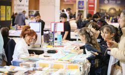 Kepez Kitap Fuarı kitapseverlerin akınına uğruyor