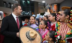 Ahmet Akın, dünya çocuklarını ağırladı