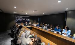 Kadın muhtarlar Vahap Seçer'i ziyaret etti