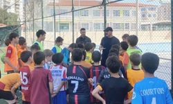 Cem Kotan 19 Mayıs Turnuvası'nda Minik Sporcularla Buluştu