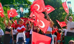 Beşiktaş'ta Yüzlerce Vatandaş Filenin Sultanları'nın Zaferini Birlikte Kutladı