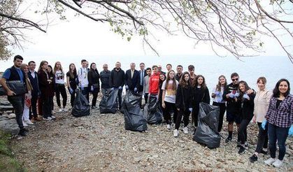 Yabancı öğrenciler Sapanca Gölü'nü temizledi