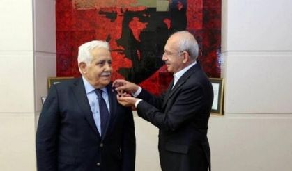 Eski AKP'li vekil CHP'ye katıldı