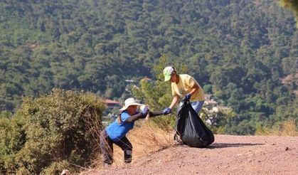Marmaris Belediyesi’nden Armutalan seyir tepesinde temizlik