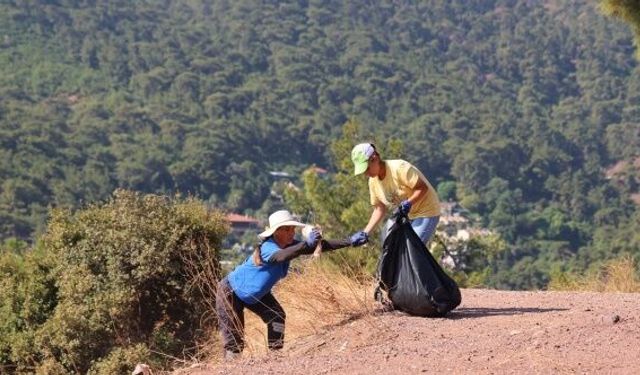 Marmaris Belediyesi’nden Armutalan seyir tepesinde temizlik