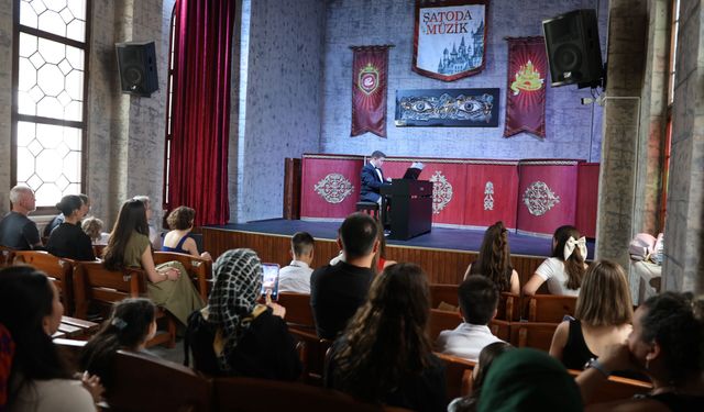 Şatoda konserler hız kesmeden devam ediyor