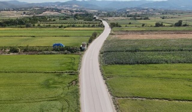 Balıkesir Büyükşehir, yıllardır hizmet bekleyen yolları asfaltla buluşturuyor