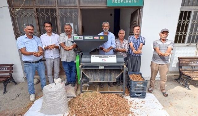 Mersin Büyükşehir üreticinin yüzünü güldürmeye devam ediyor