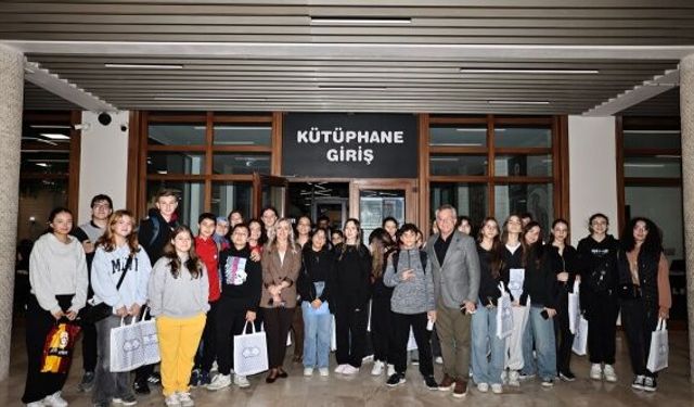 Denizli'de kitap tutkunları Cumhuriyet’in 102. yılında bir araya geldi