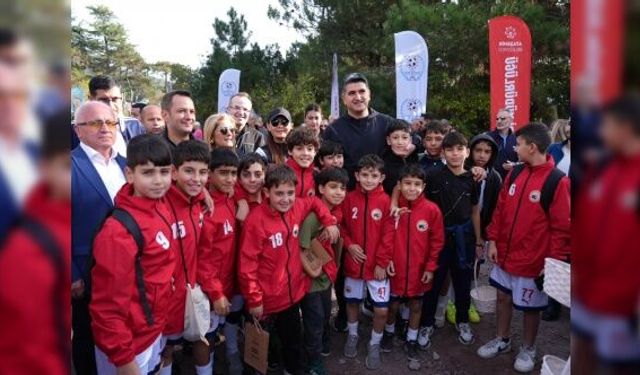 438 metre yükseklikte çilek festivali